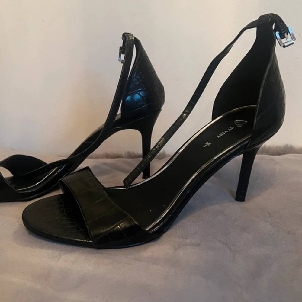 Sleek Black Croc-Embossed Heels